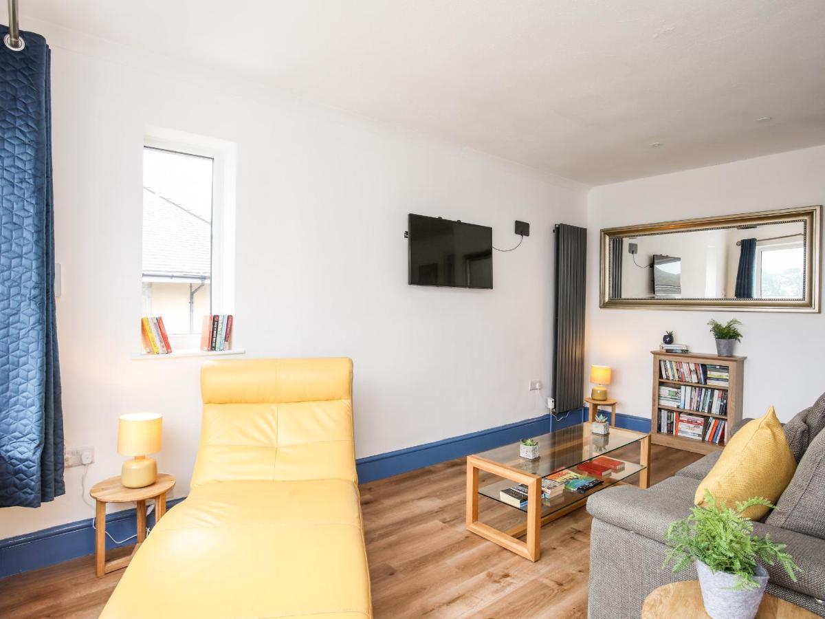 Ty Coets Coach House Apartment เคอร์นาวอน ภายนอก รูปภาพ