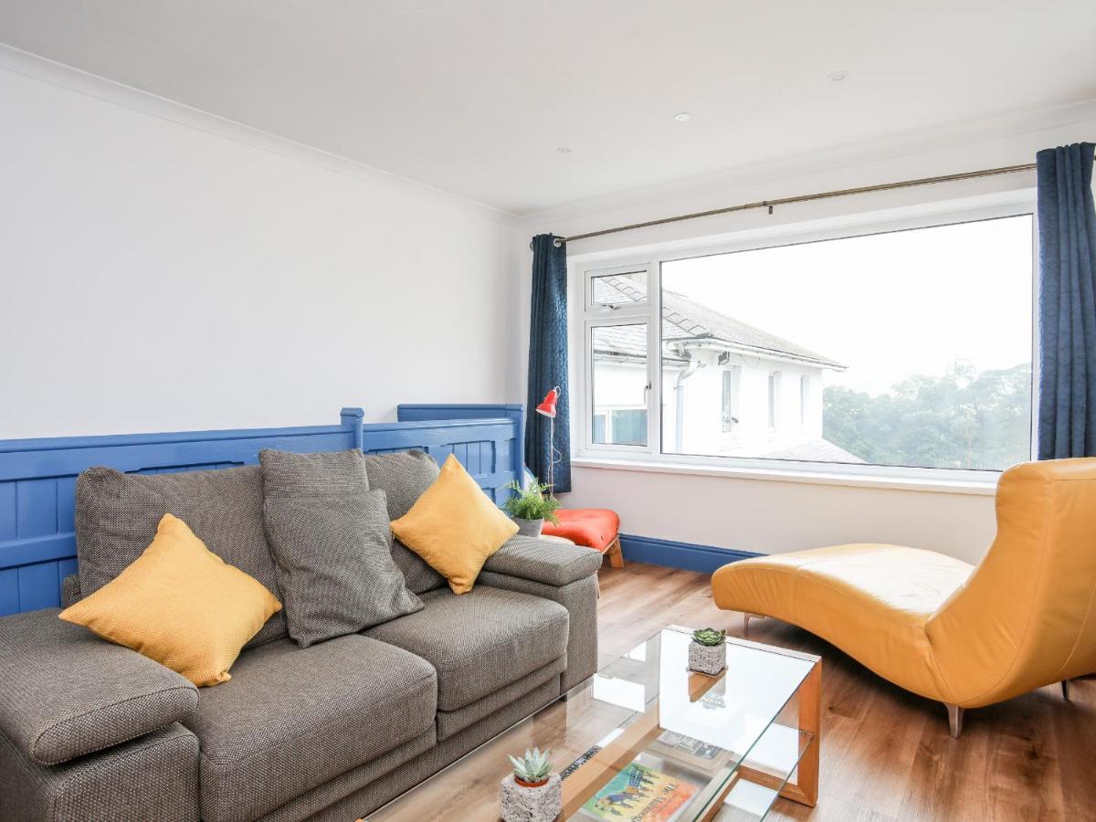 Ty Coets Coach House Apartment เคอร์นาวอน ภายนอก รูปภาพ
