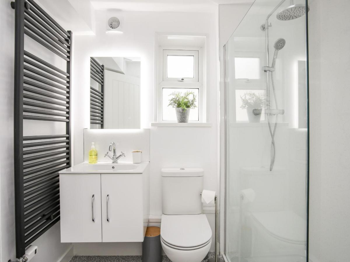 Ty Coets Coach House Apartment เคอร์นาวอน ภายนอก รูปภาพ