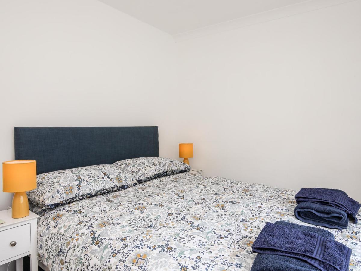 Ty Coets Coach House Apartment เคอร์นาวอน ภายนอก รูปภาพ